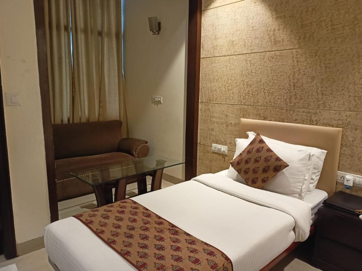 Cosy Grand, Chanakyapuri By The Cosy Hotels New Delhi Ngoại thất bức ảnh