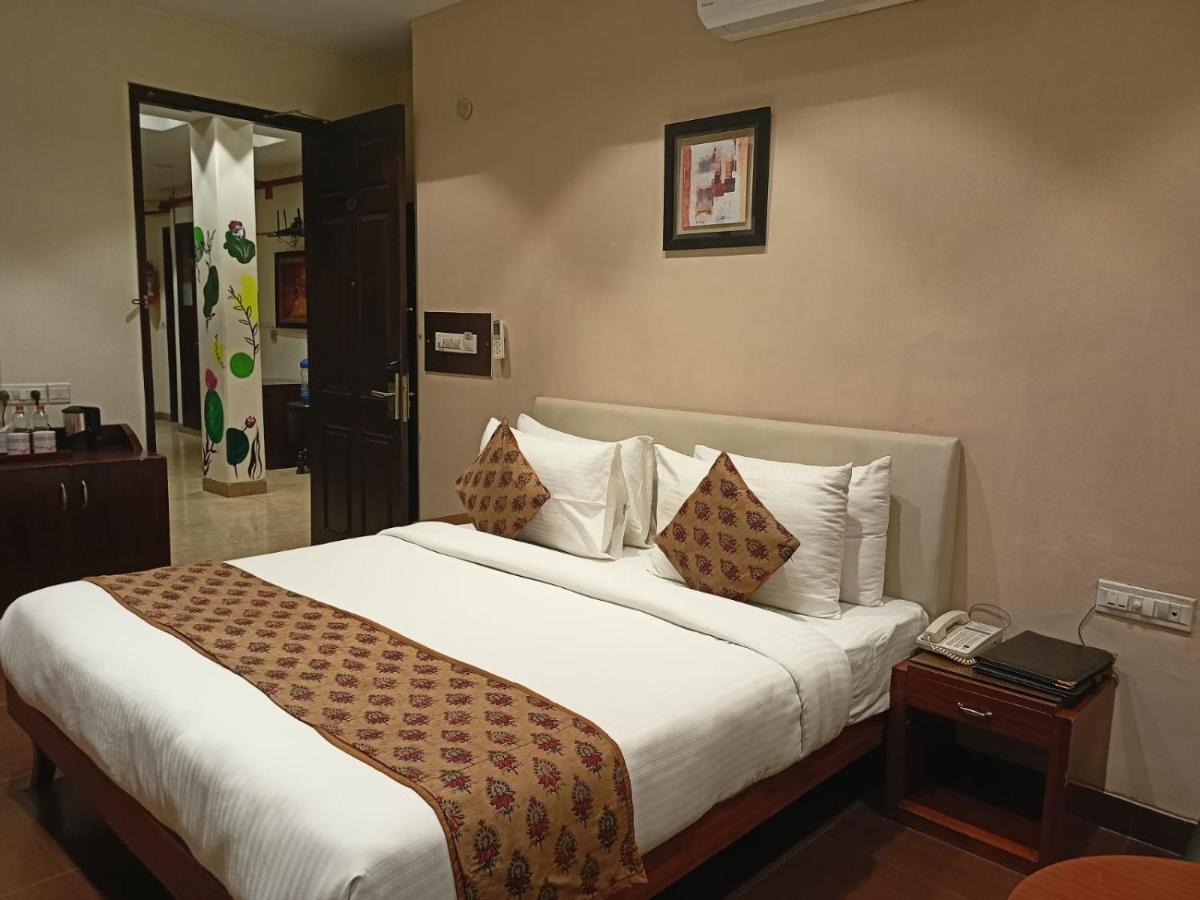Cosy Grand, Chanakyapuri By The Cosy Hotels New Delhi Ngoại thất bức ảnh