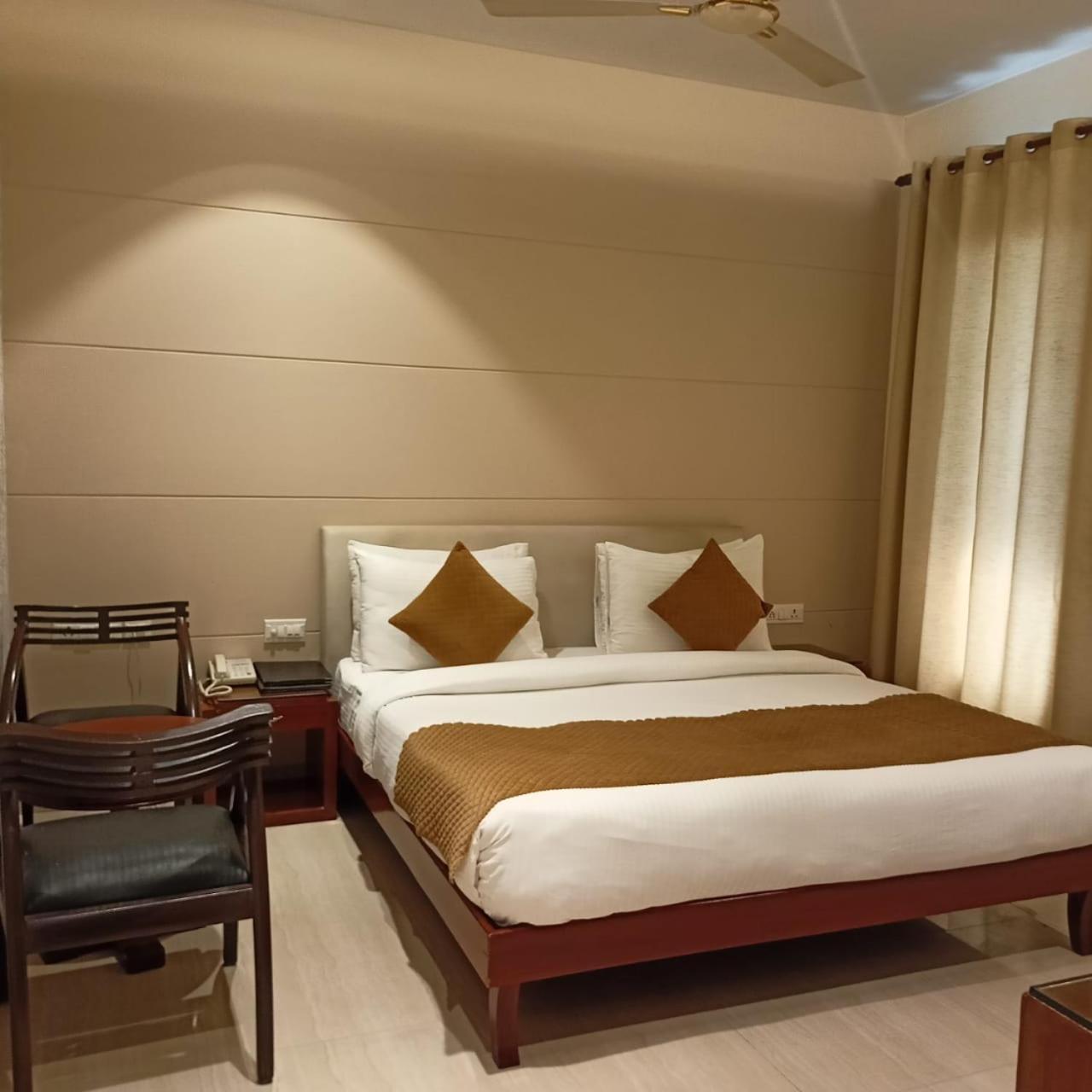 Cosy Grand, Chanakyapuri By The Cosy Hotels New Delhi Ngoại thất bức ảnh