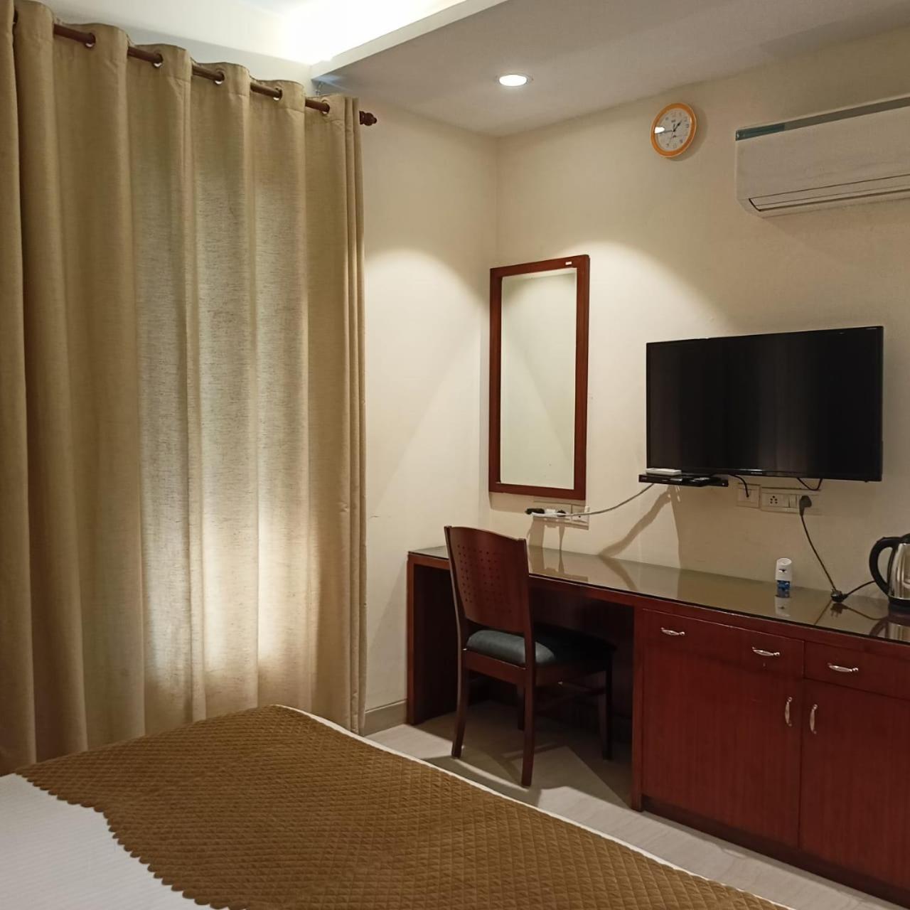 Cosy Grand, Chanakyapuri By The Cosy Hotels New Delhi Ngoại thất bức ảnh