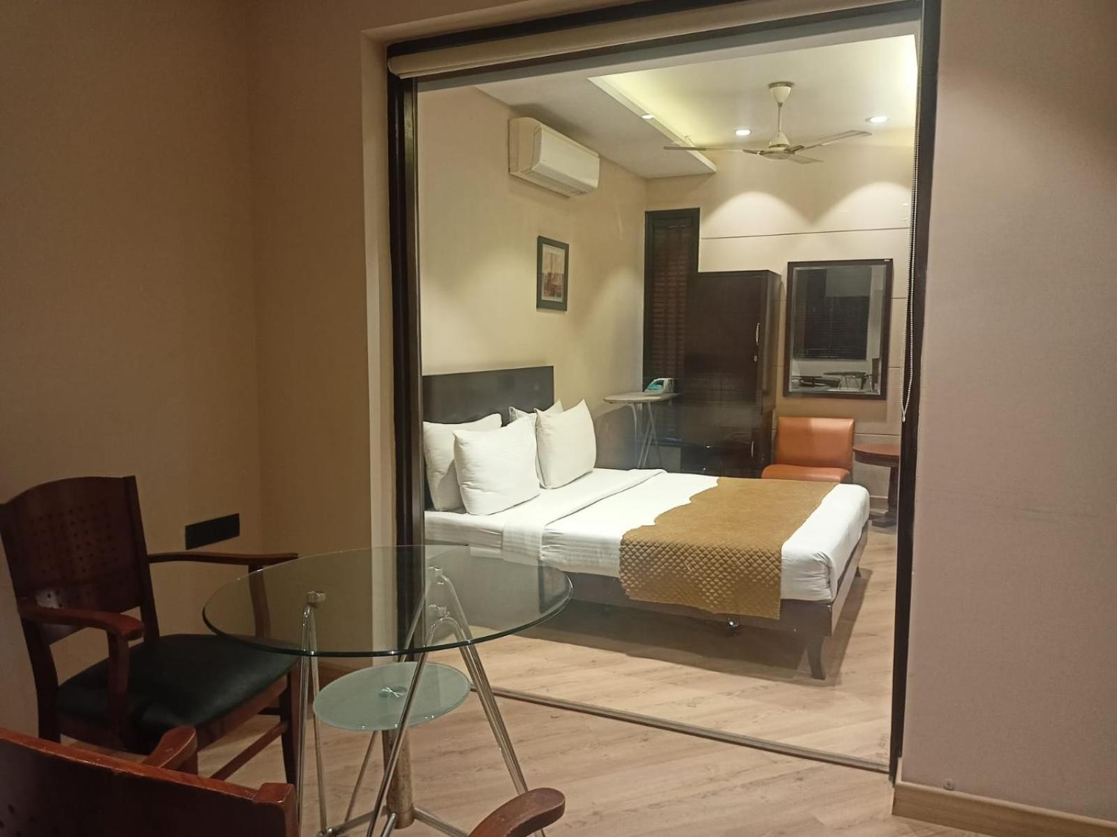 Cosy Grand, Chanakyapuri By The Cosy Hotels New Delhi Ngoại thất bức ảnh